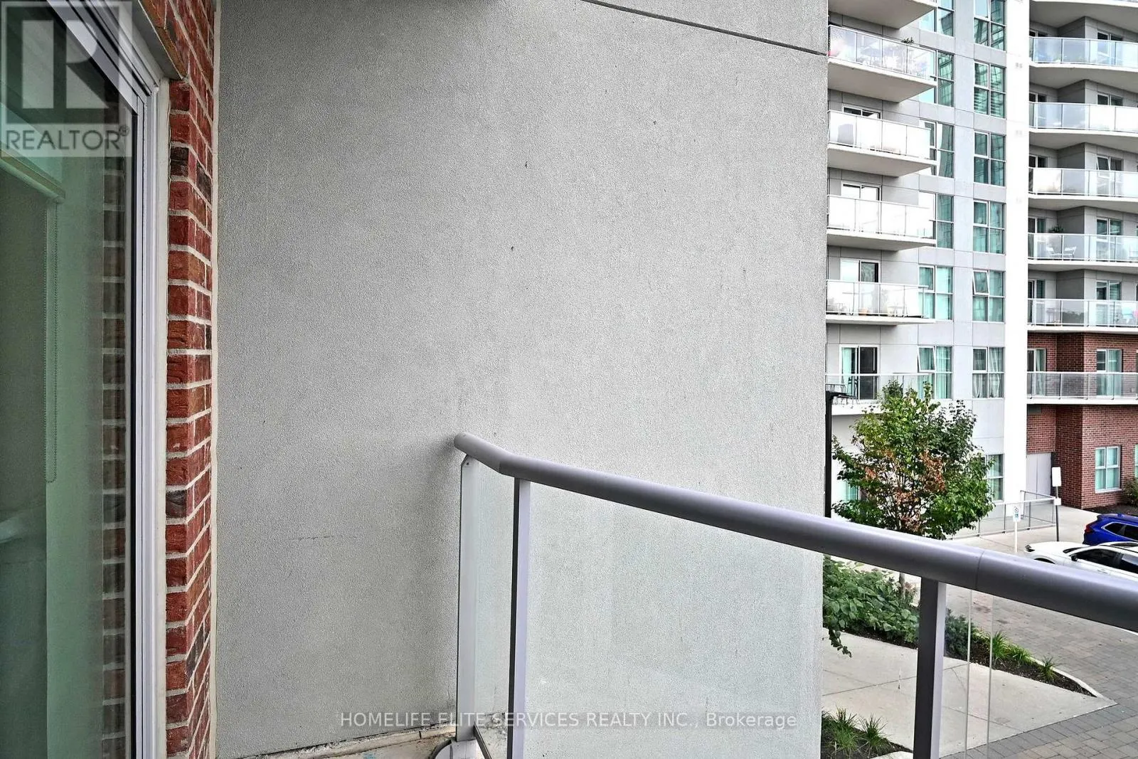 210 - 2152 LAWRENCE AVENUE E