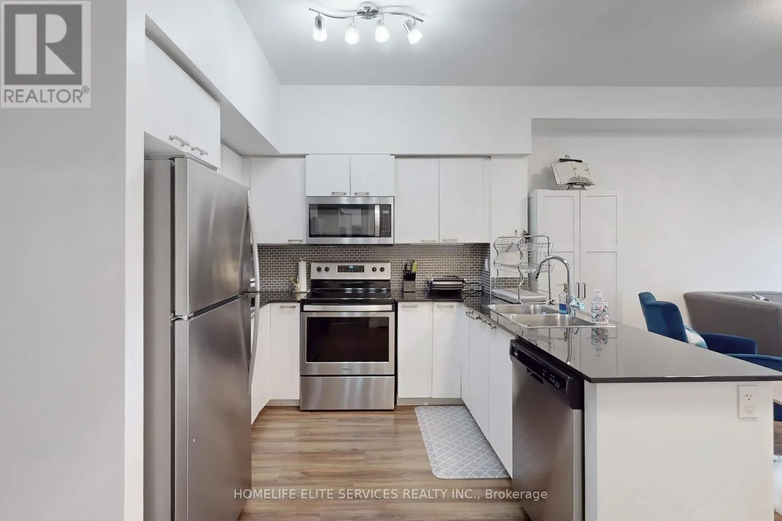 210 - 2152 LAWRENCE AVENUE E