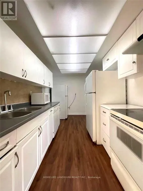 308 - 10 STONEHILL COURT