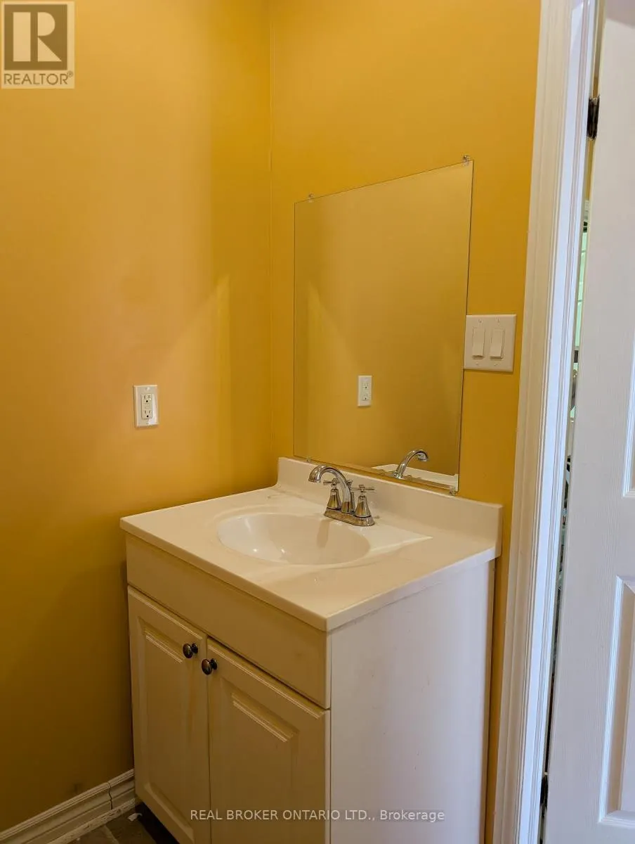 D17 - 63 SILVER STAR BOULEVARD