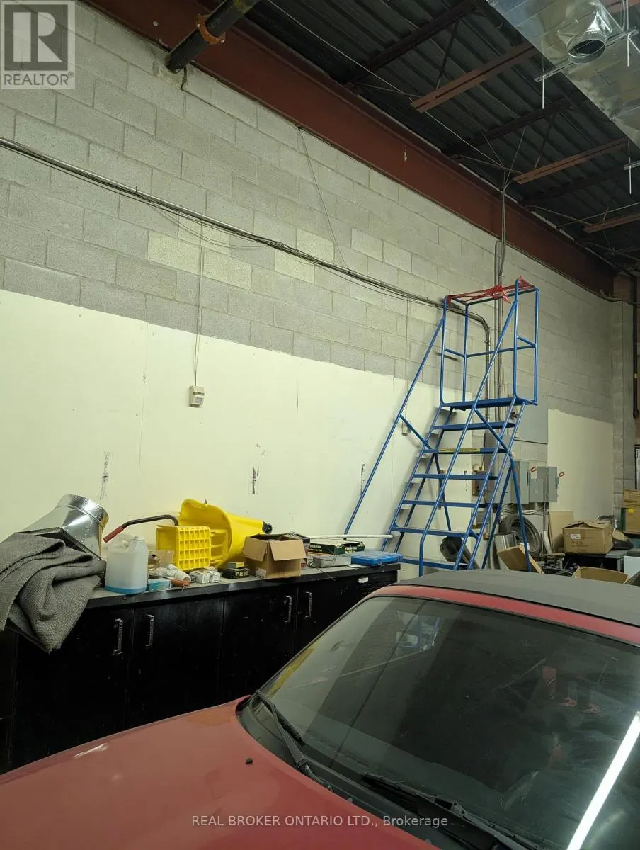 D17 - 63 SILVER STAR BOULEVARD