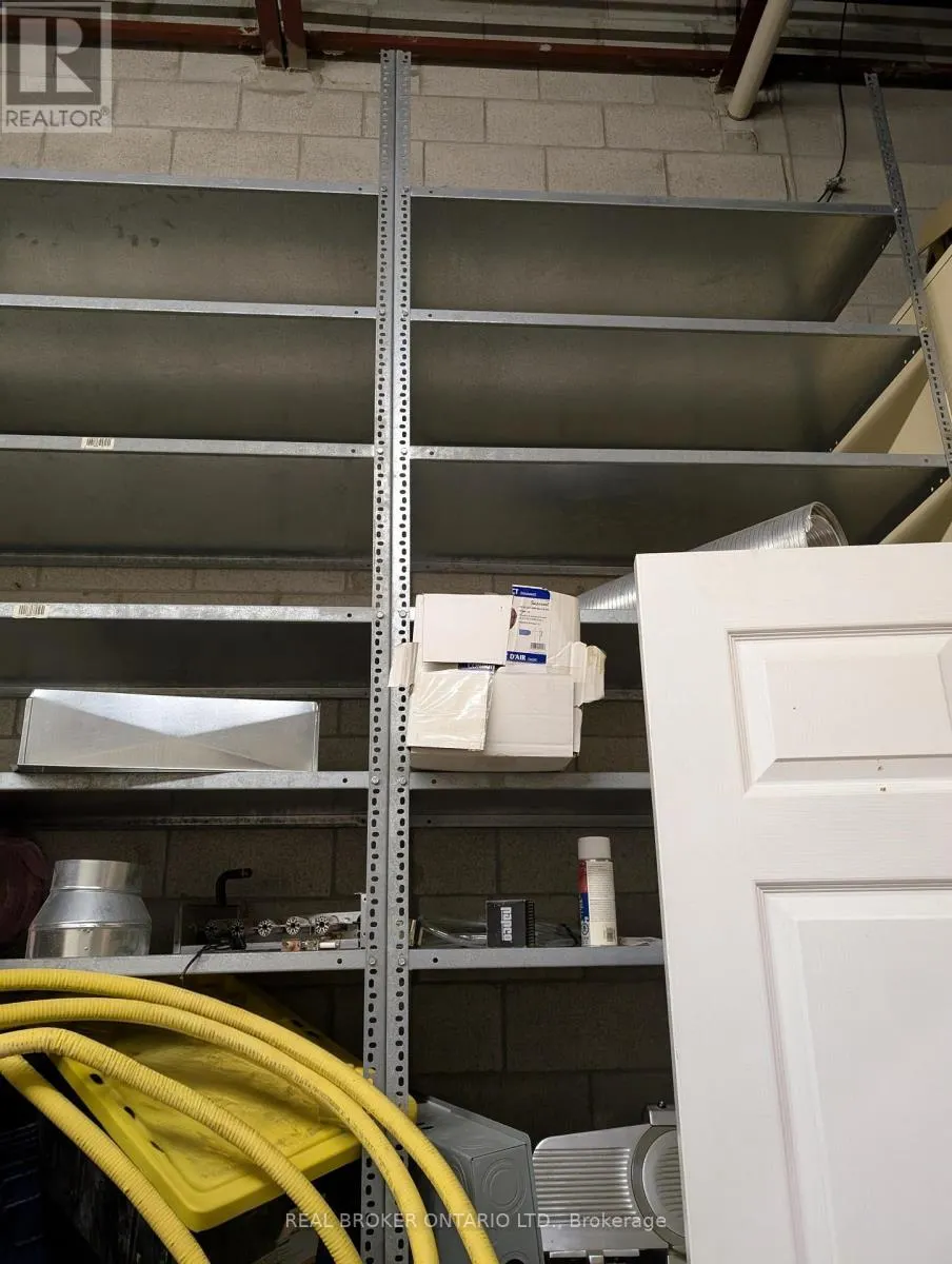 D17 - 63 SILVER STAR BOULEVARD