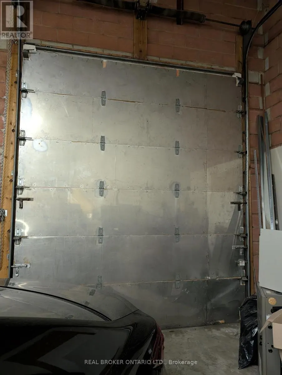 D17 - 63 SILVER STAR BOULEVARD