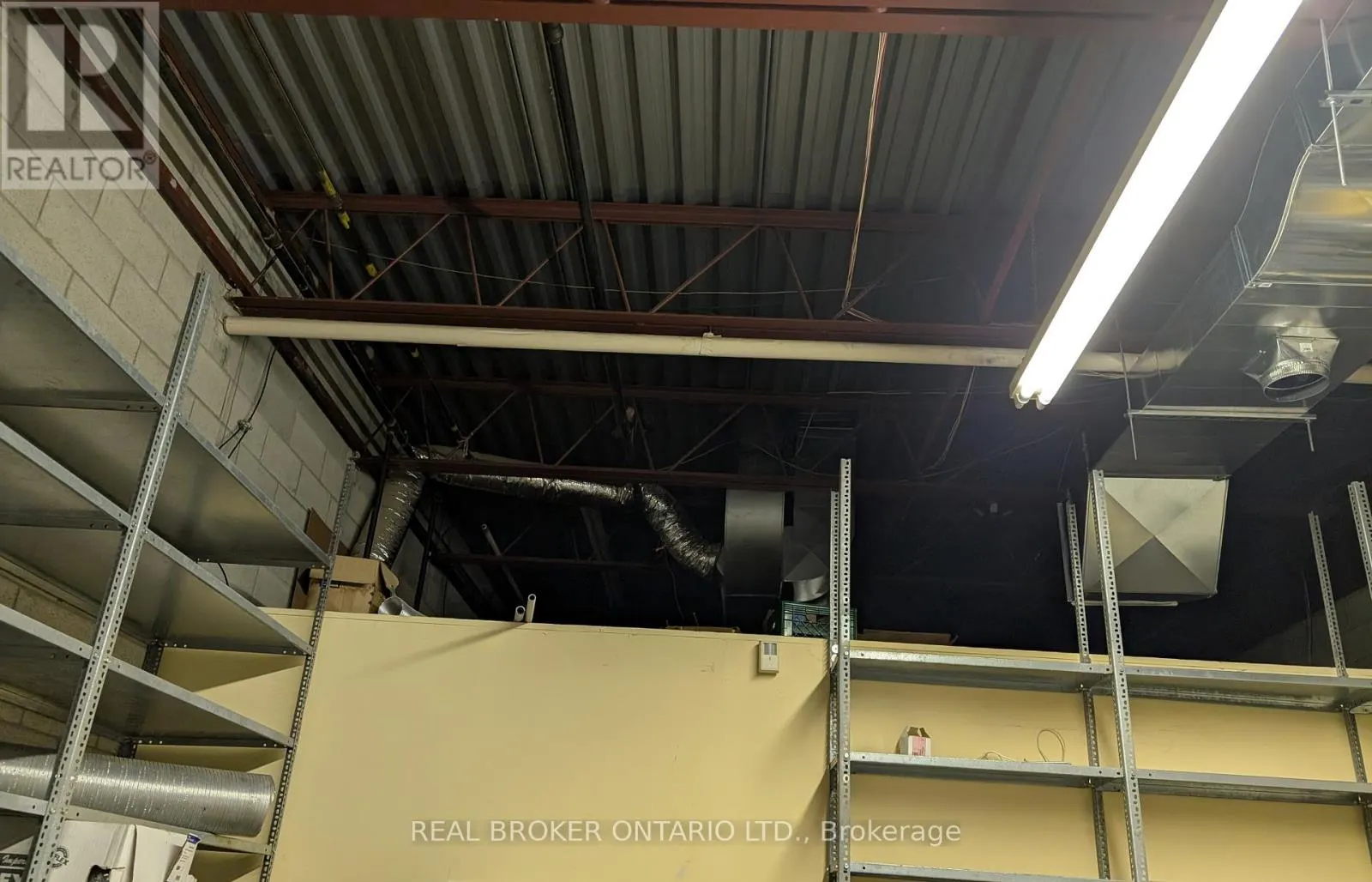 D17 - 63 SILVER STAR BOULEVARD