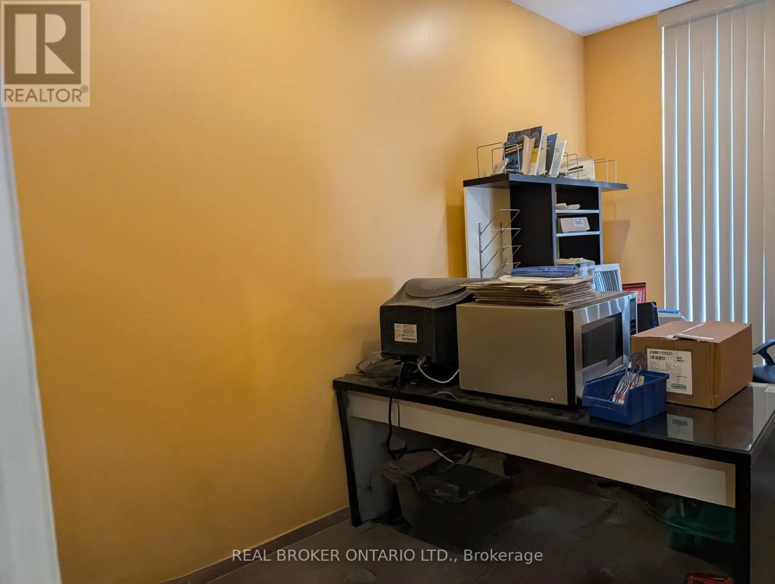 D17 - 63 SILVER STAR BOULEVARD