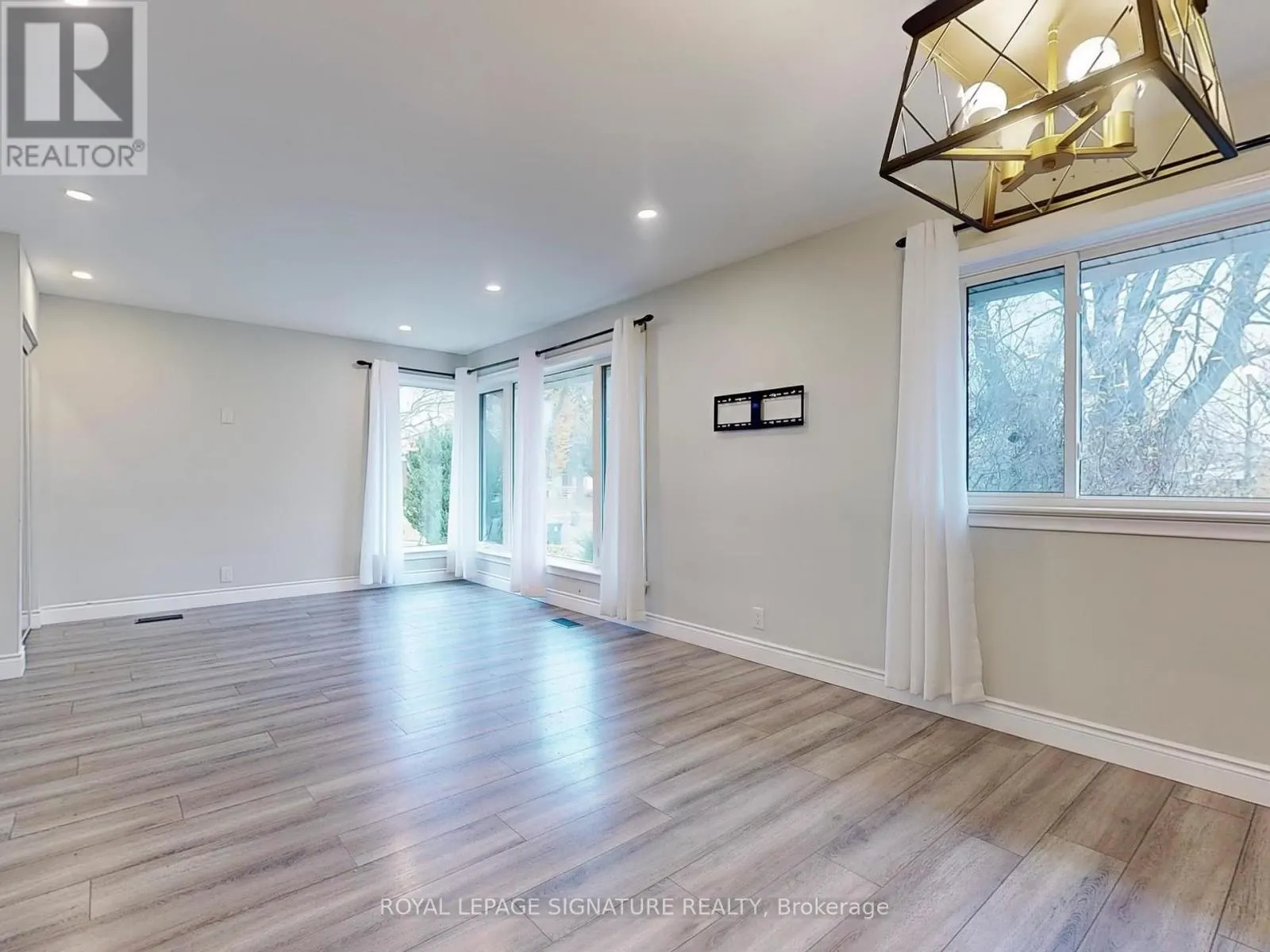 MAIN - 10 VESPER COURT