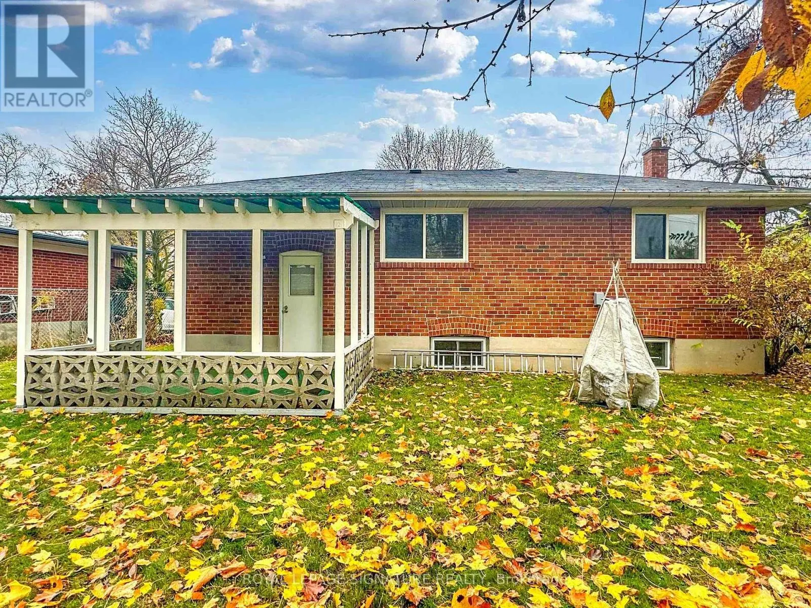 MAIN - 10 VESPER COURT