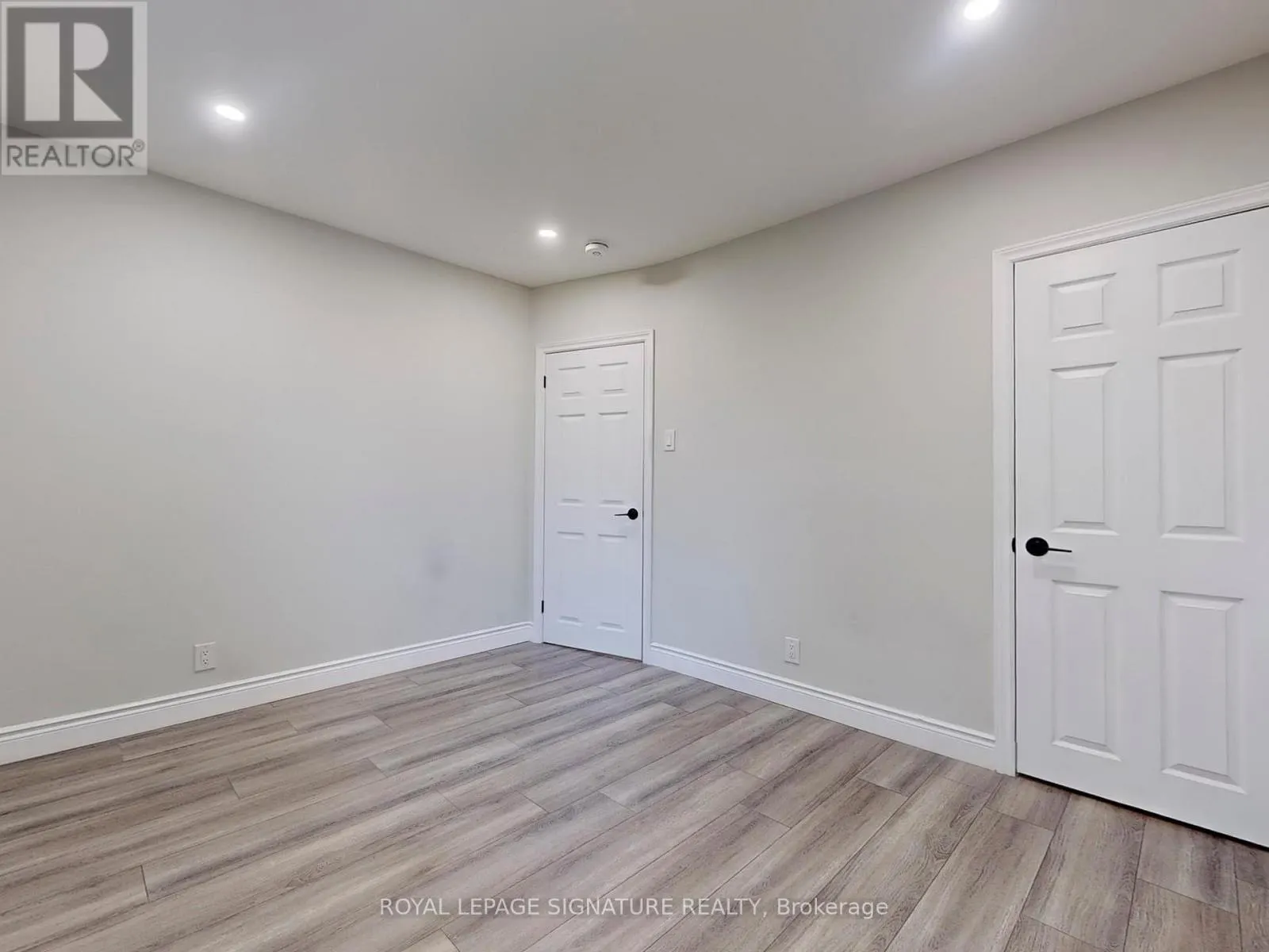 MAIN - 10 VESPER COURT