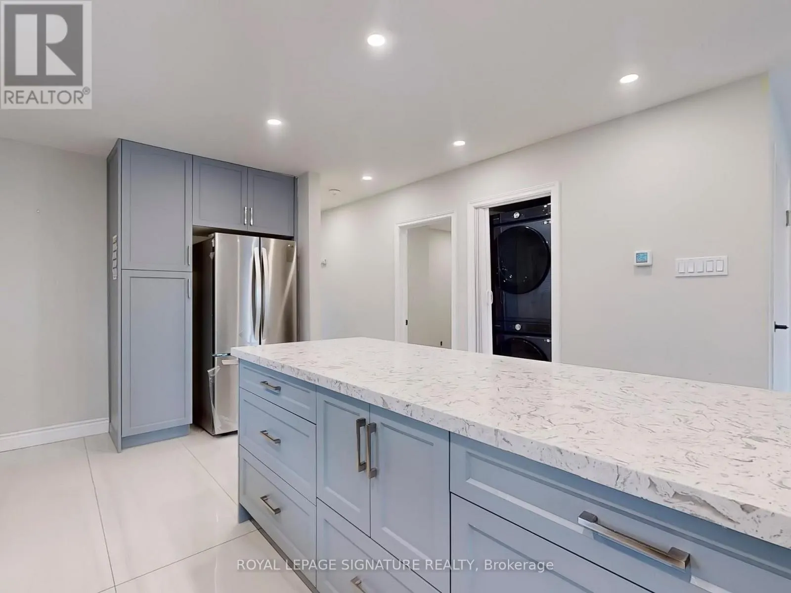 MAIN - 10 VESPER COURT