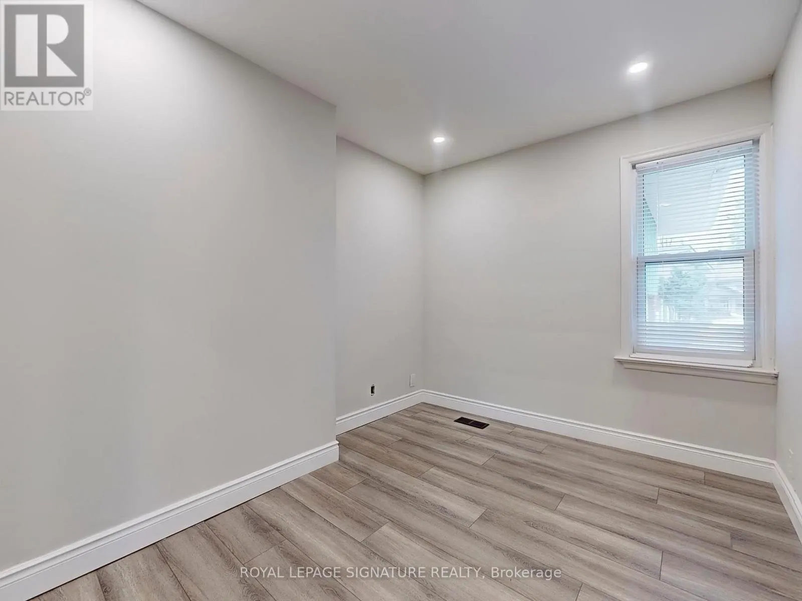 MAIN - 10 VESPER COURT