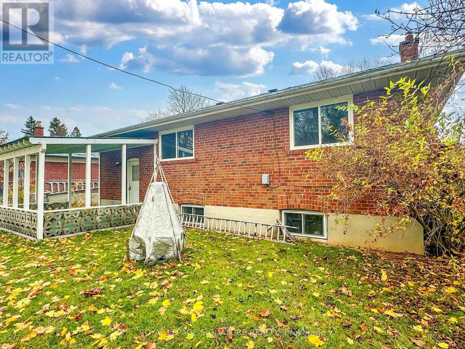 MAIN - 10 VESPER COURT