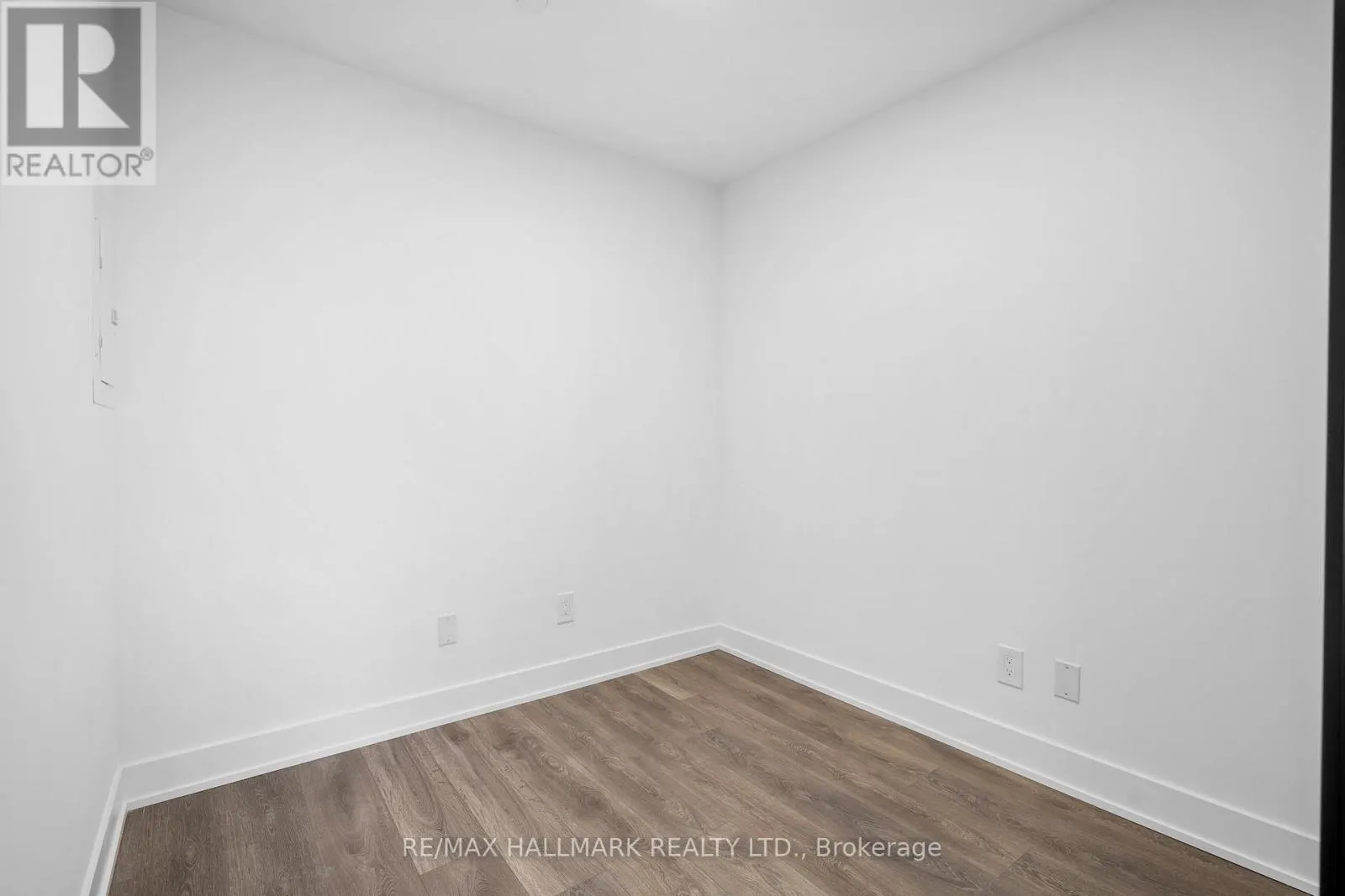 405 - 1285 QUEEN STREET E