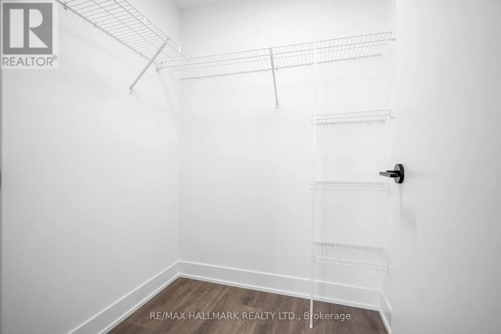 405 - 1285 QUEEN STREET E