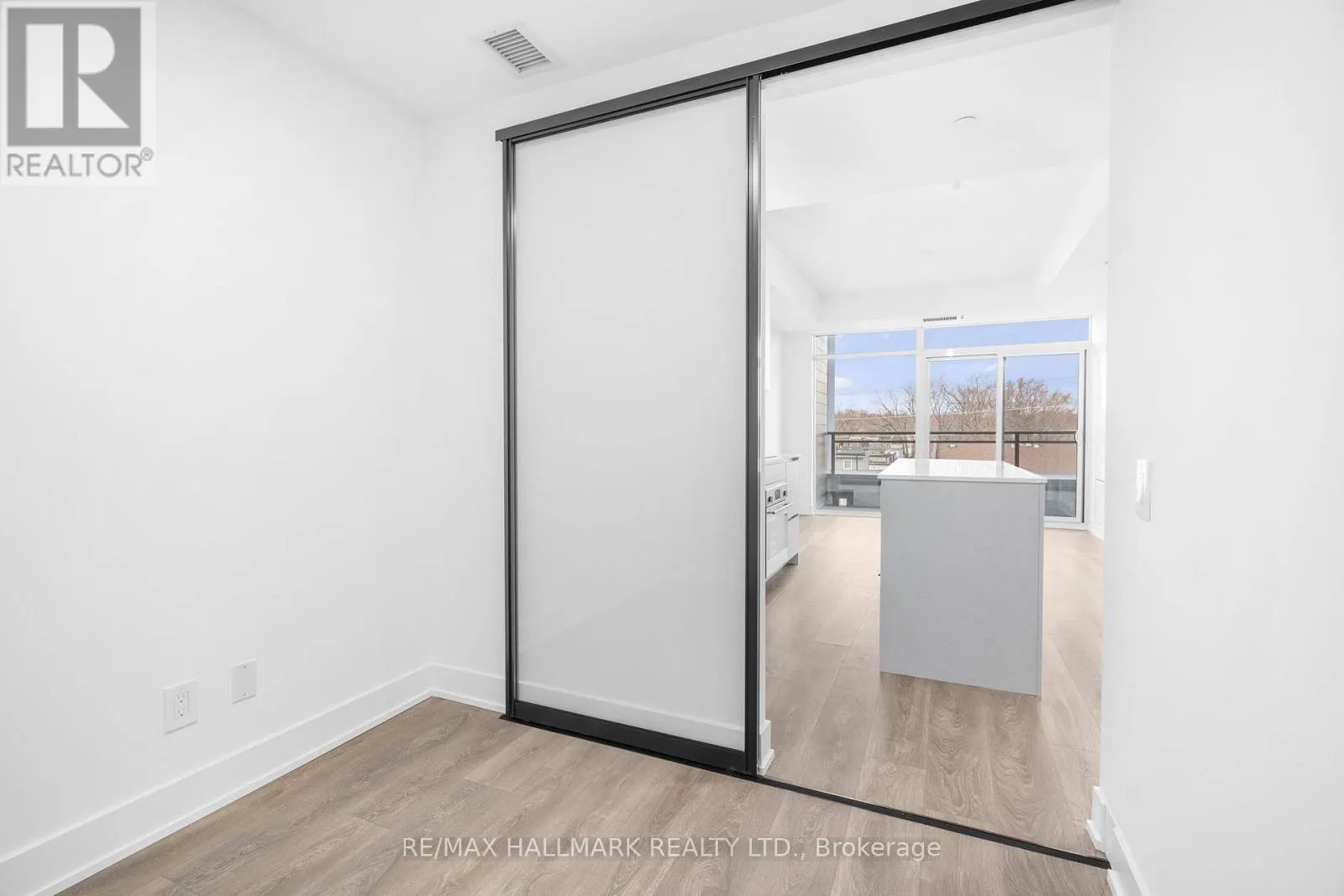 405 - 1285 QUEEN STREET E