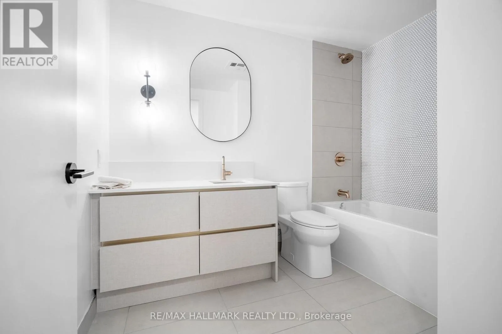 405 - 1285 QUEEN STREET E