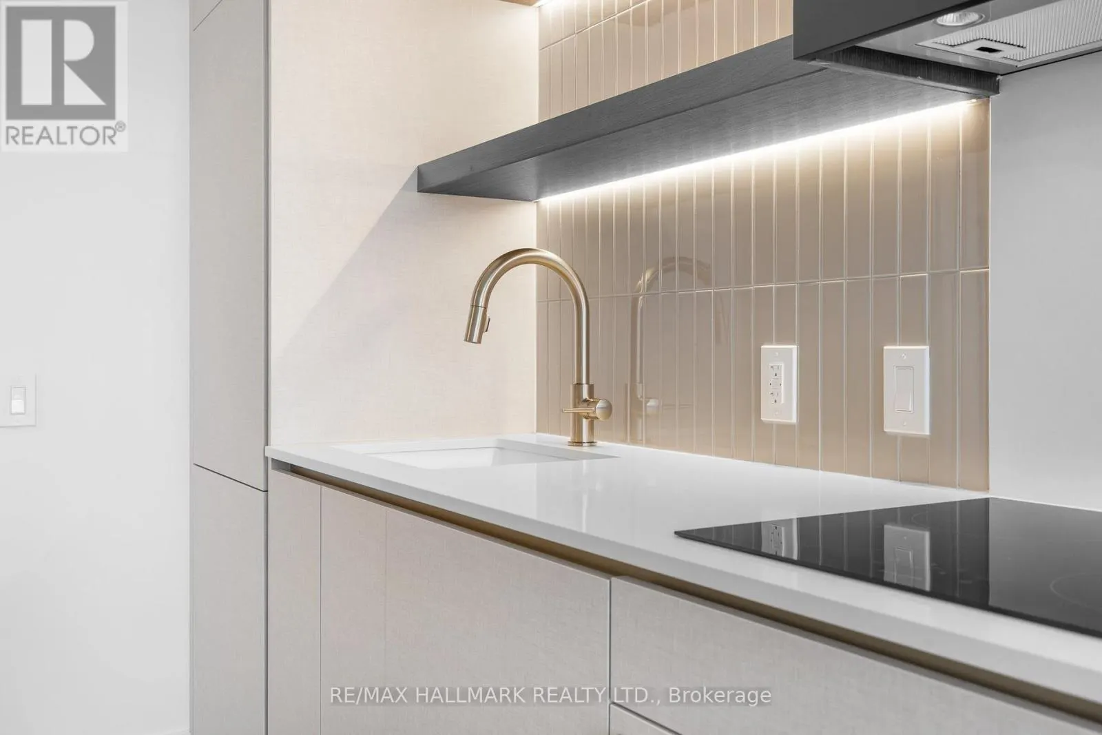 405 - 1285 QUEEN STREET E