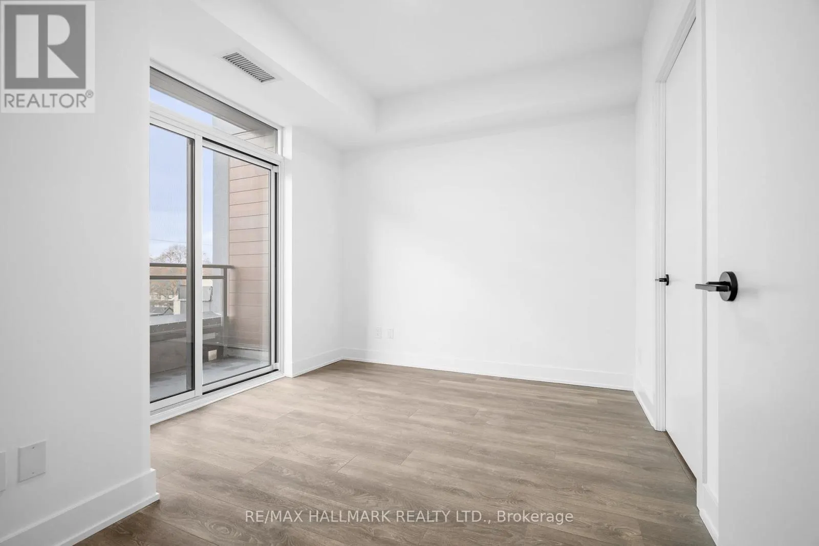 405 - 1285 QUEEN STREET E