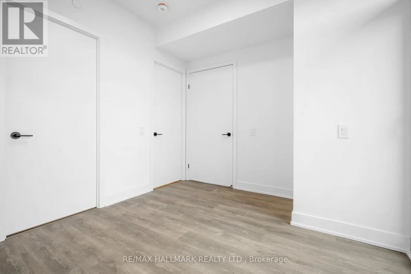 405 - 1285 QUEEN STREET E