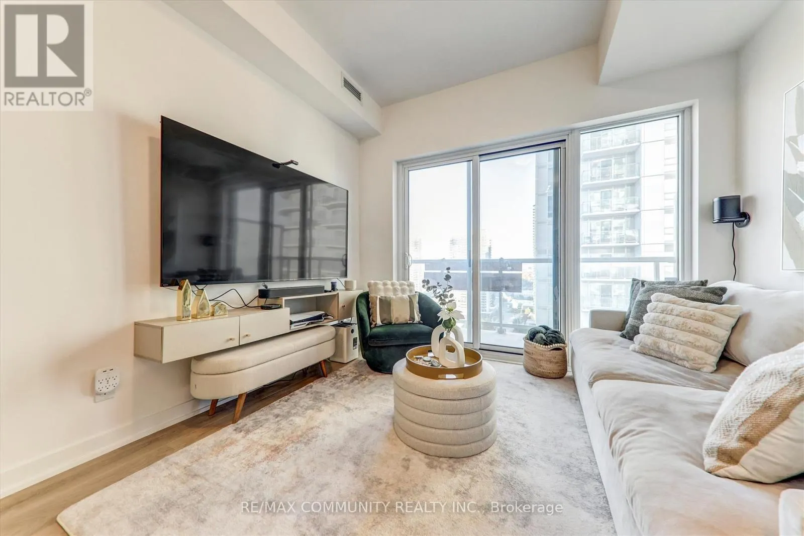 1922 - 2031 KENNEDY ROAD