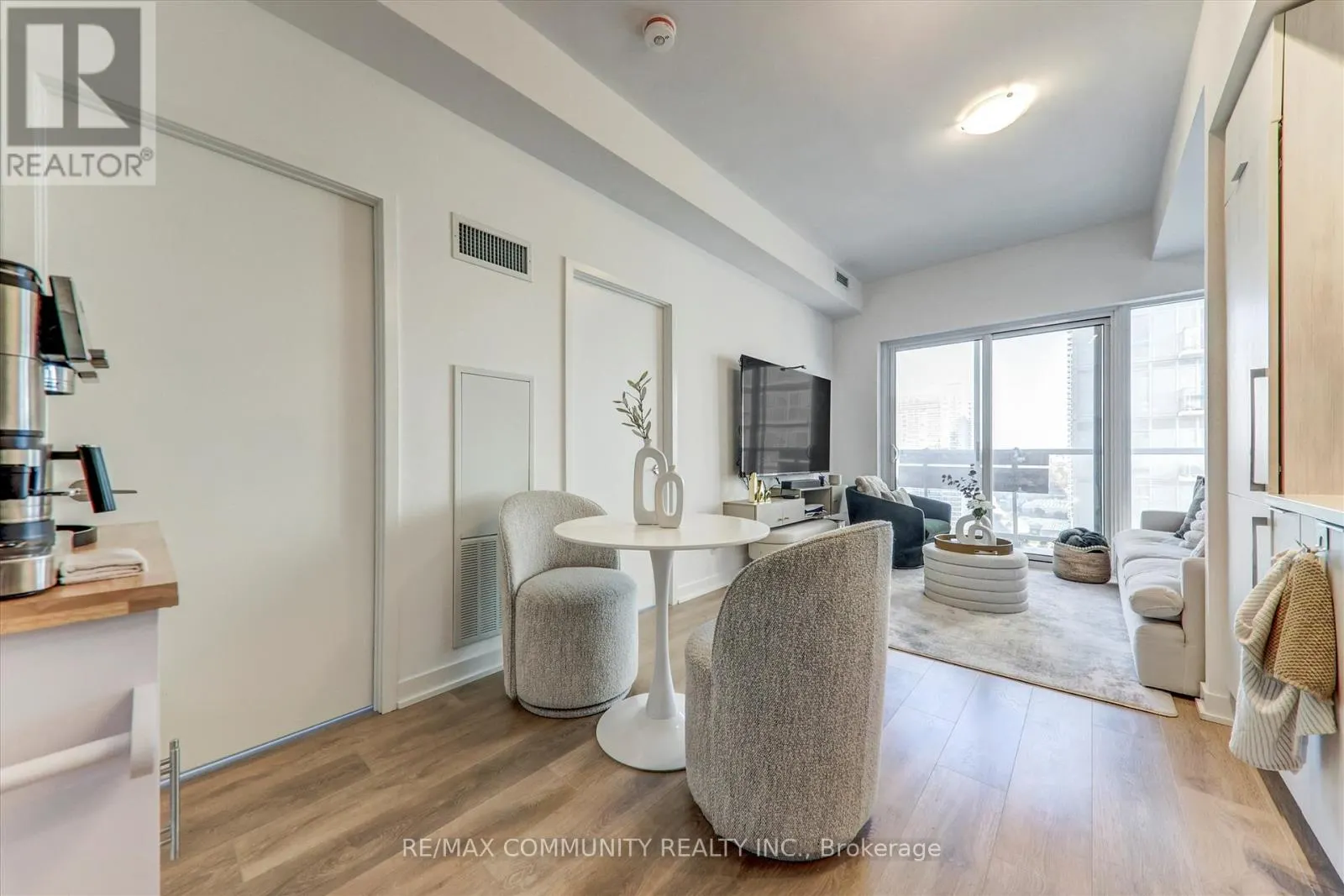 1922 - 2031 KENNEDY ROAD