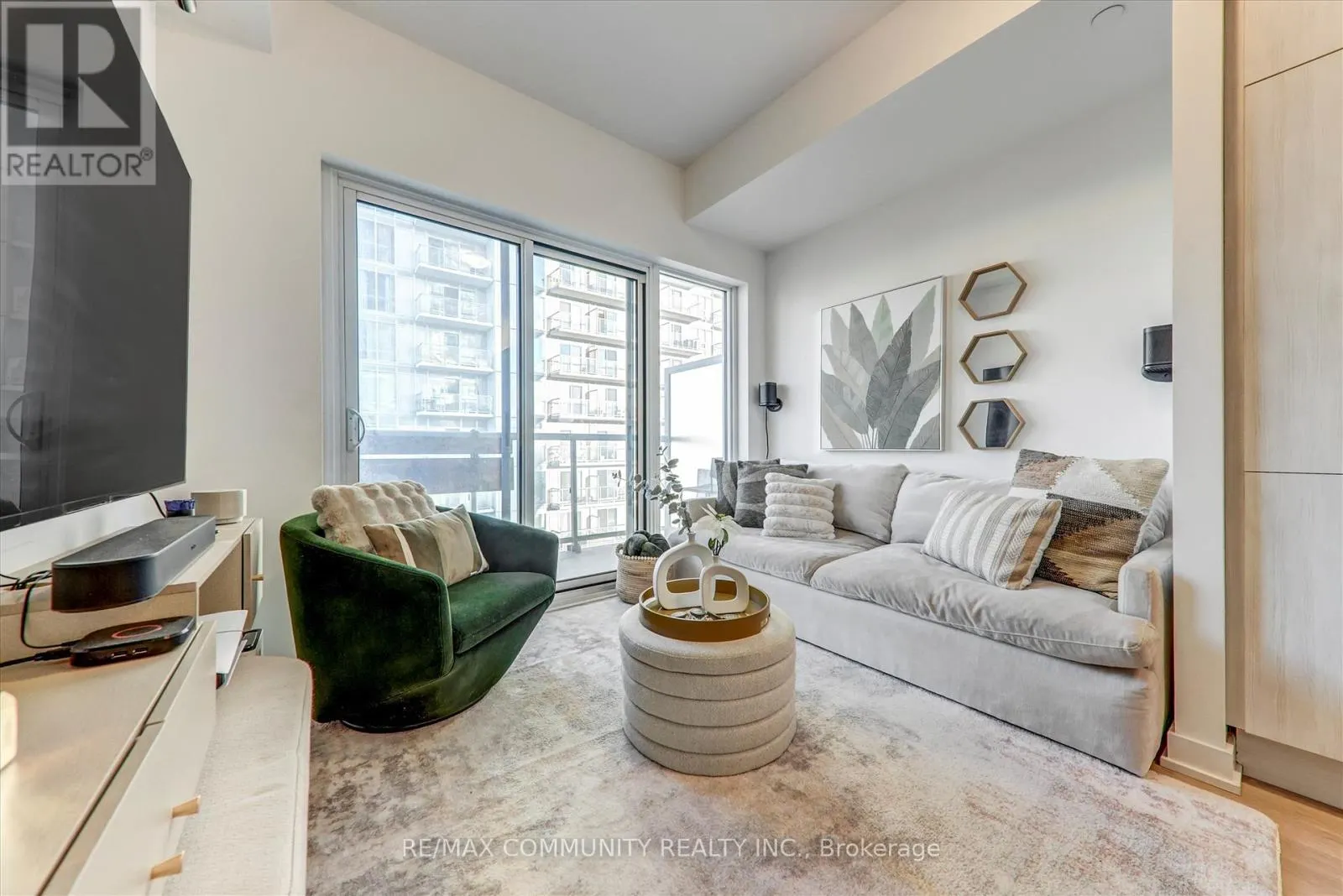 1922 - 2031 KENNEDY ROAD