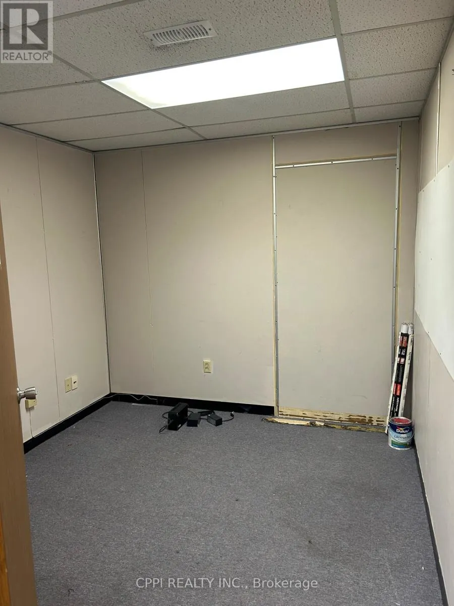 208 - 650 KING STREET E