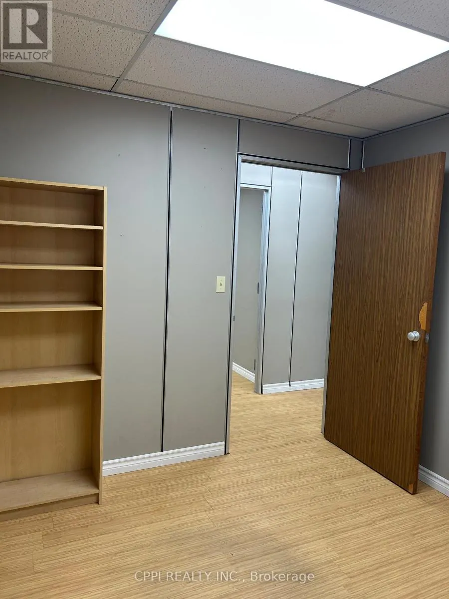 208 - 650 KING STREET E