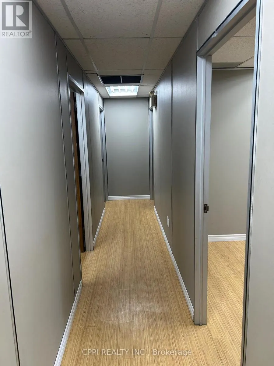 208 - 650 KING STREET E