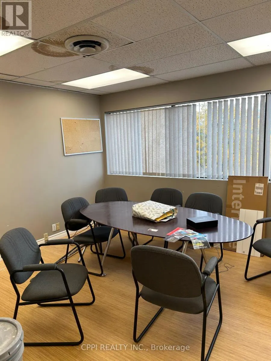 208 - 650 KING STREET E