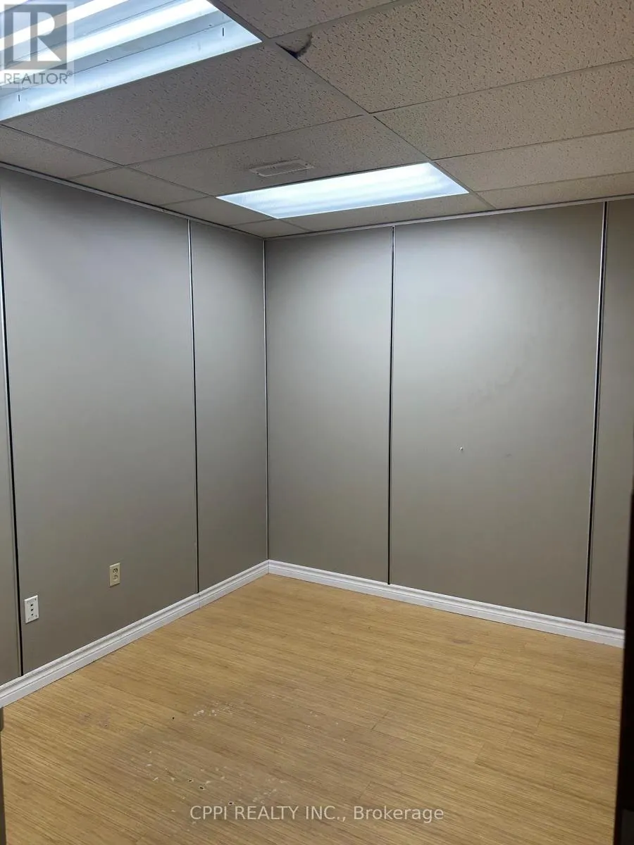 208 - 650 KING STREET E