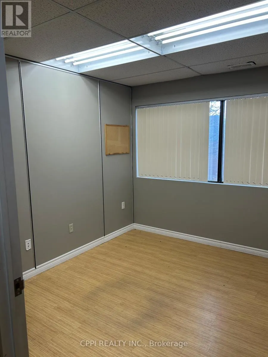 208 - 650 KING STREET E