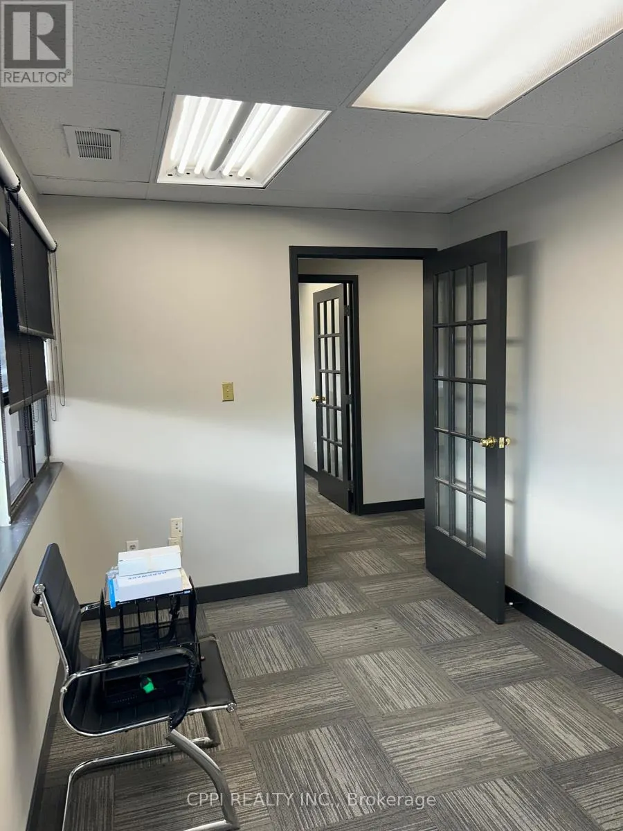 220 - 650 KING STREET E