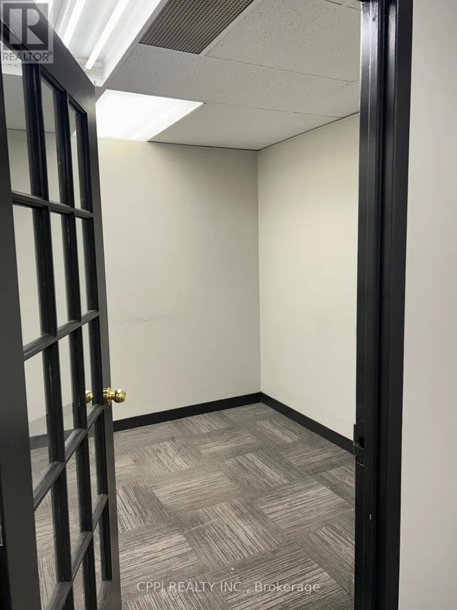 220 - 650 KING STREET E