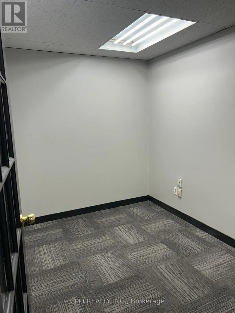 220 - 650 KING STREET E