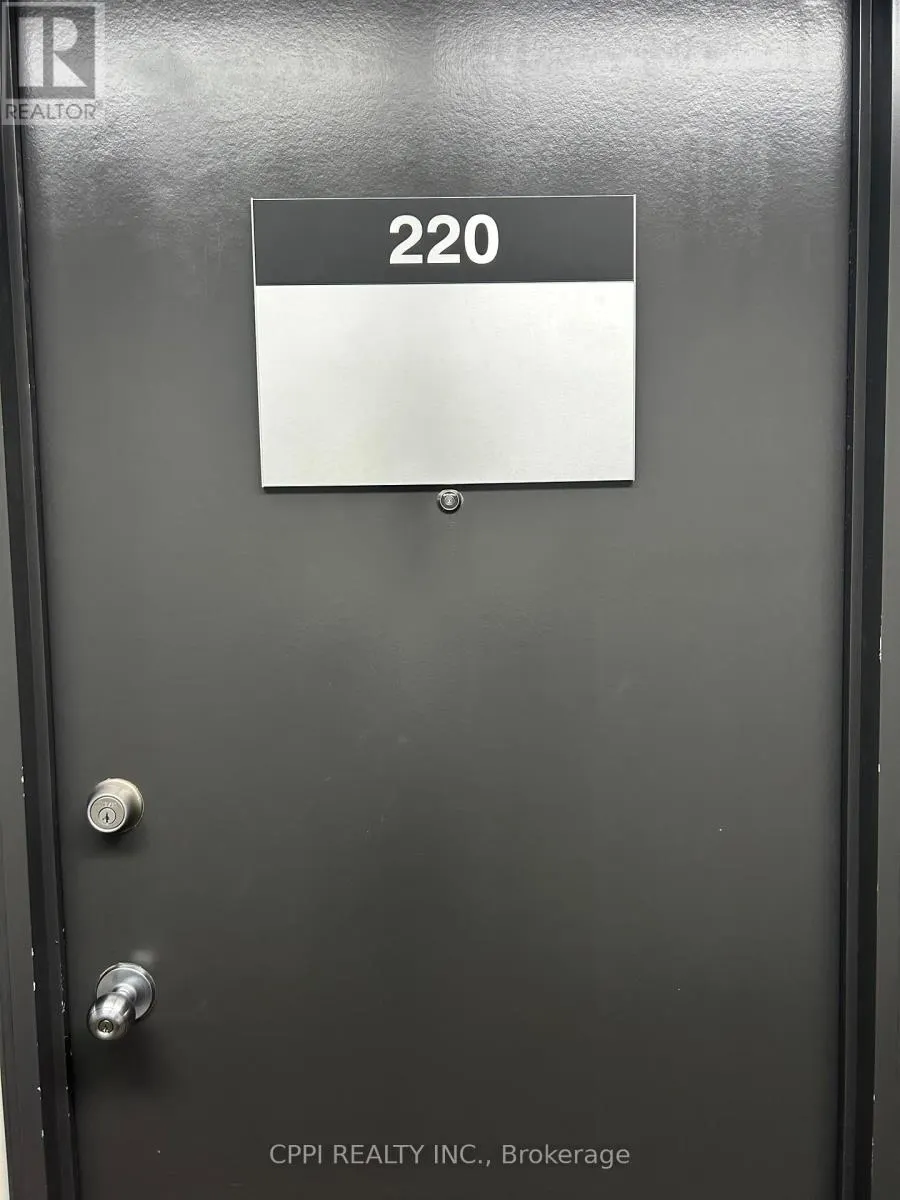 220 - 650 KING STREET E