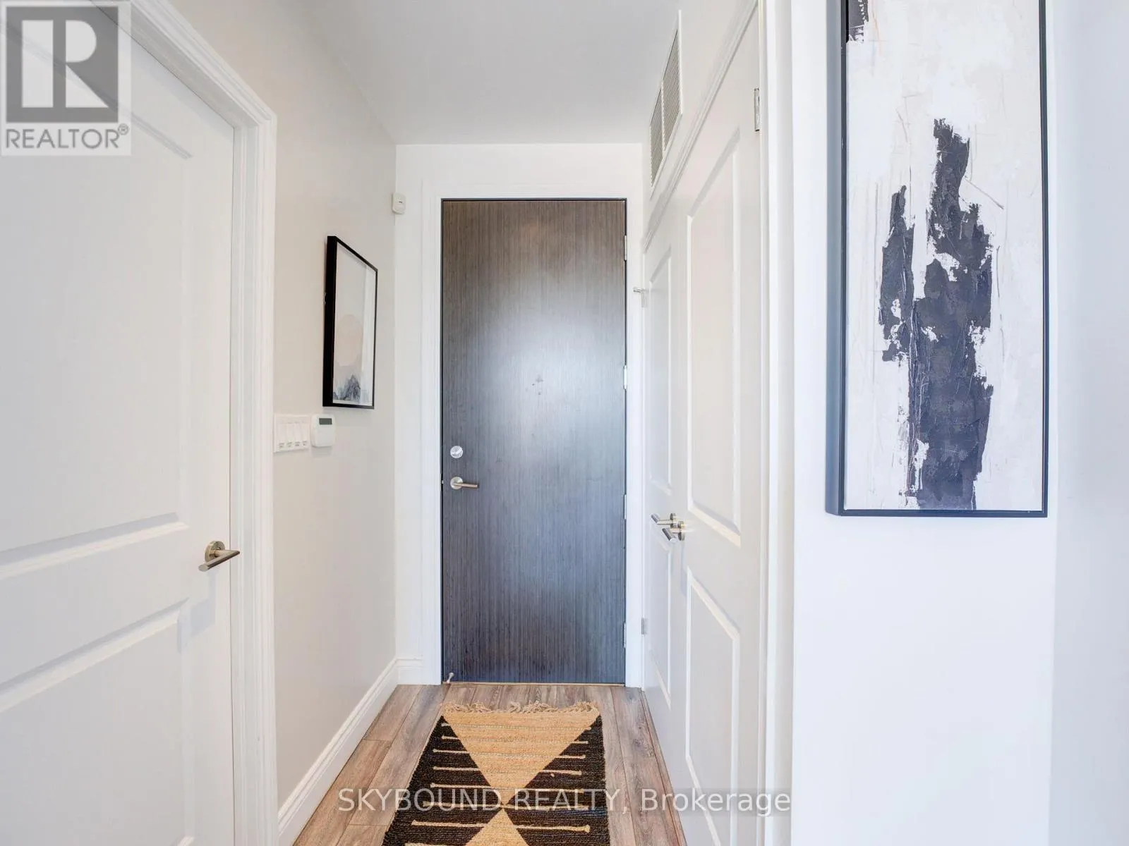 302 - 1003 QUEEN STREET E