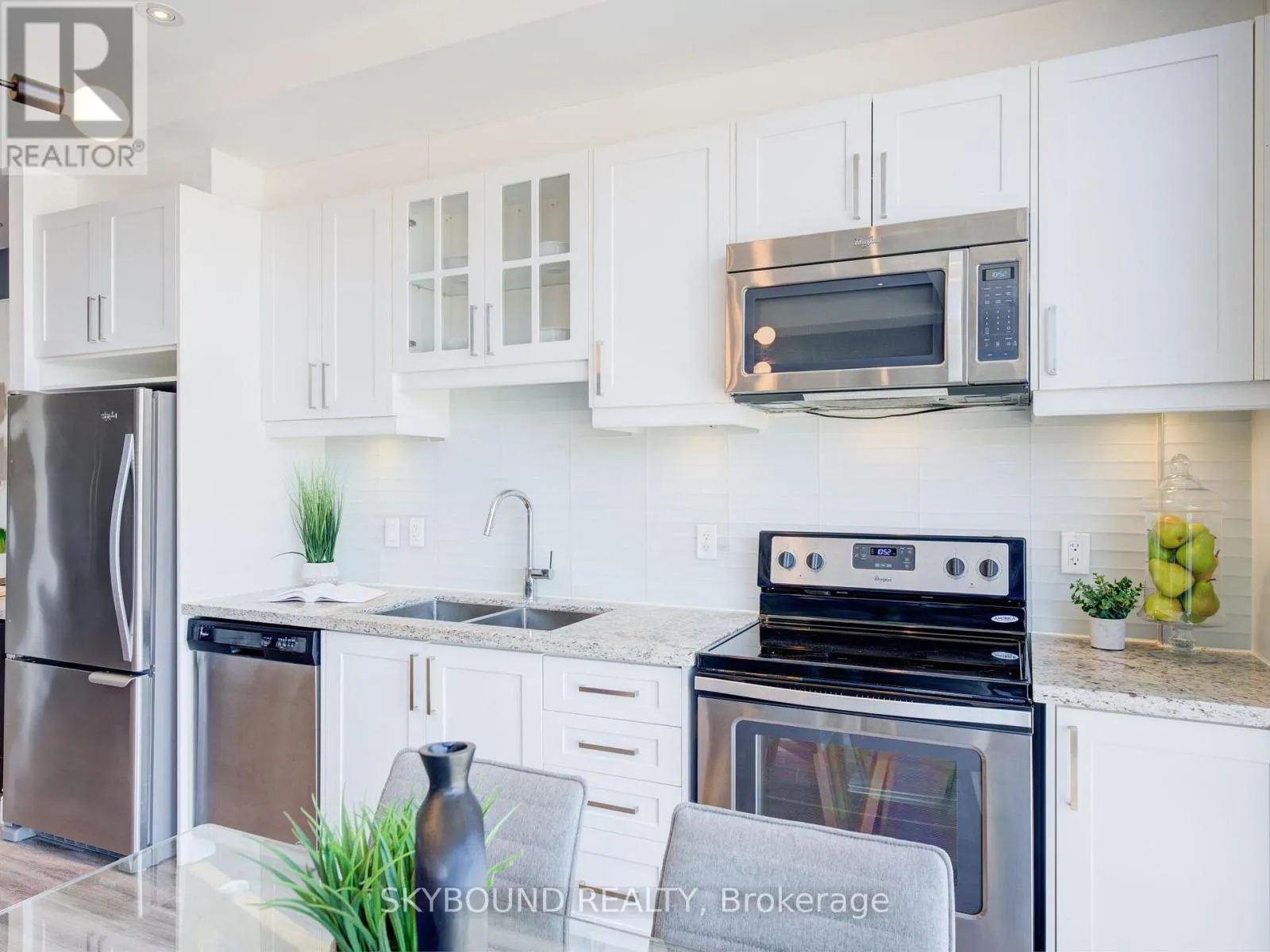 302 - 1003 QUEEN STREET E