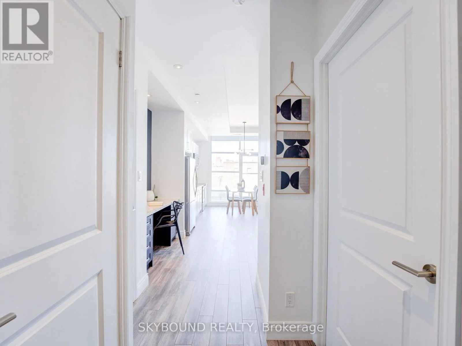 302 - 1003 QUEEN STREET E