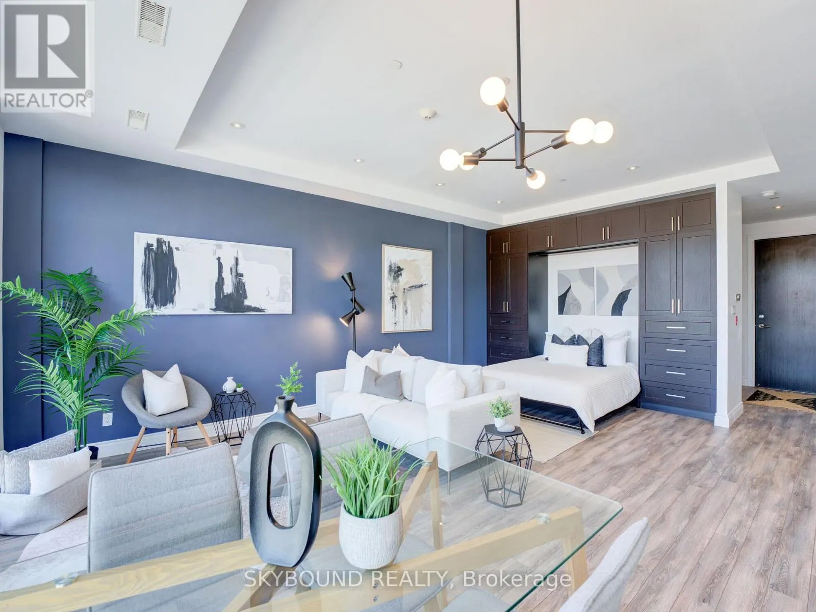 302 - 1003 QUEEN STREET E