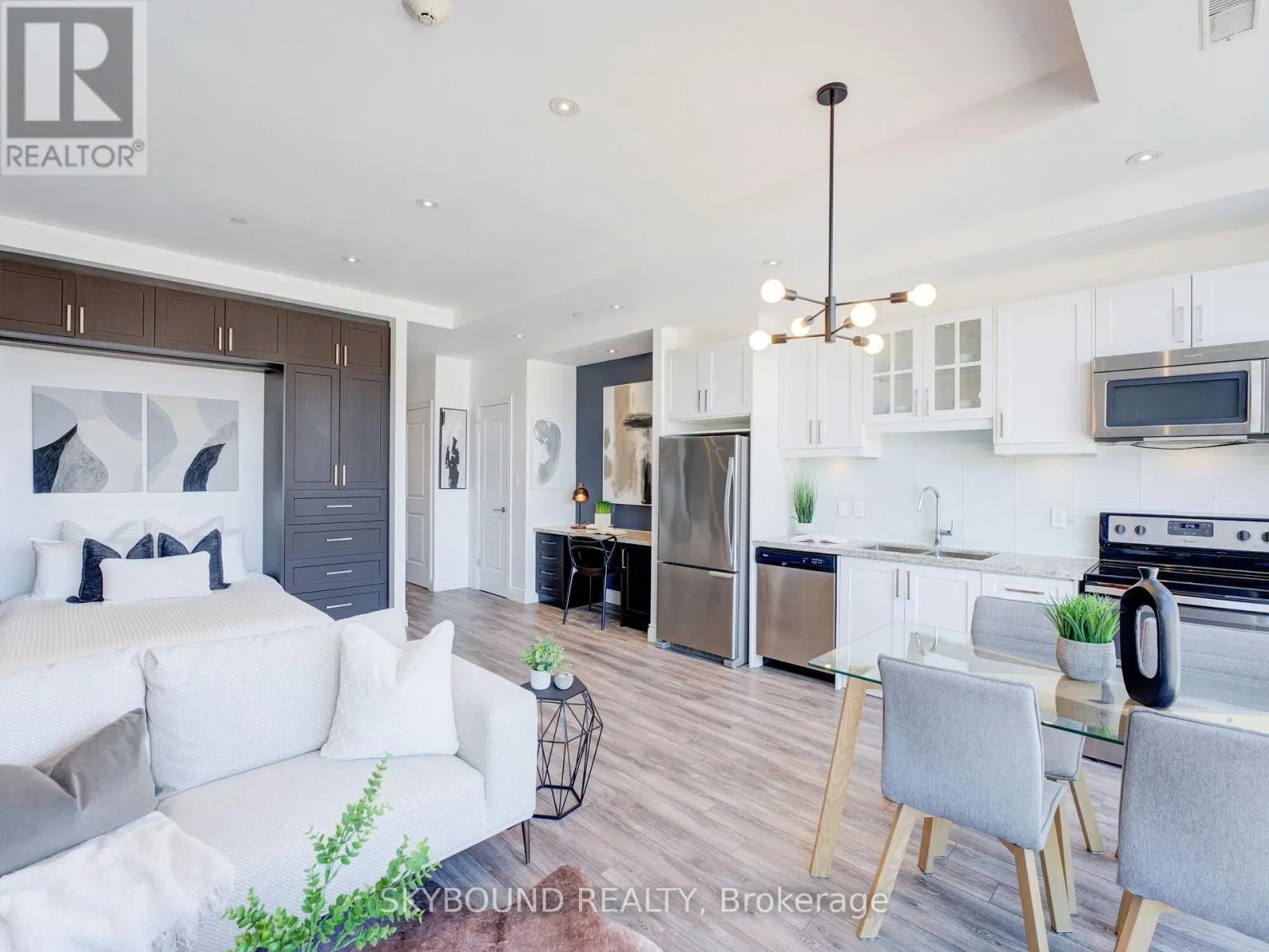 302 - 1003 QUEEN STREET E