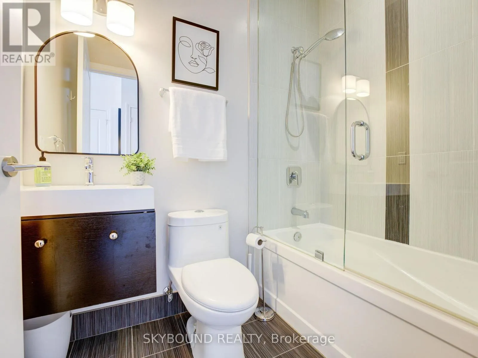 302 - 1003 QUEEN STREET E