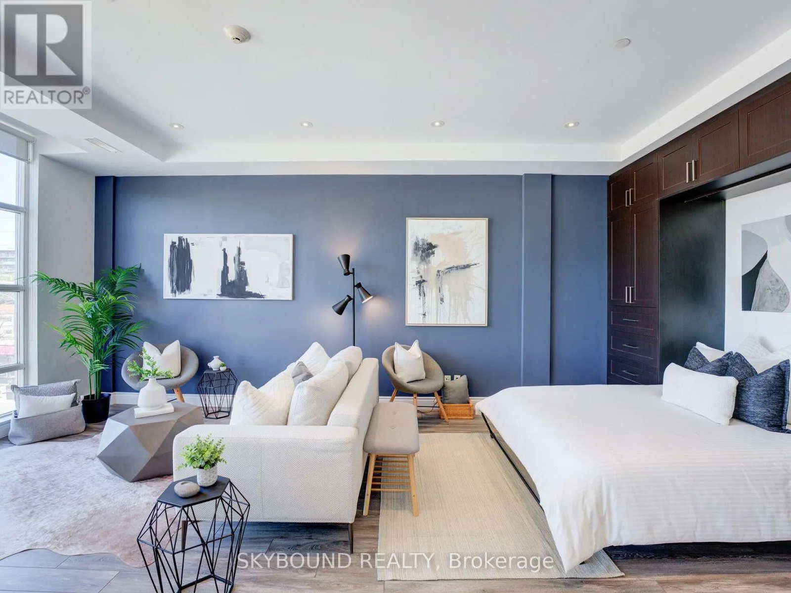 302 - 1003 QUEEN STREET E