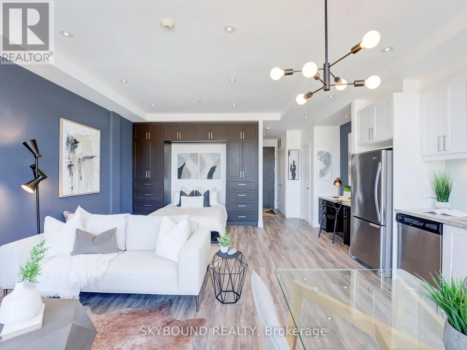 302 - 1003 QUEEN STREET E