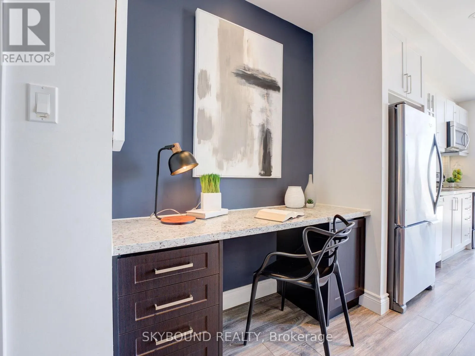 302 - 1003 QUEEN STREET E