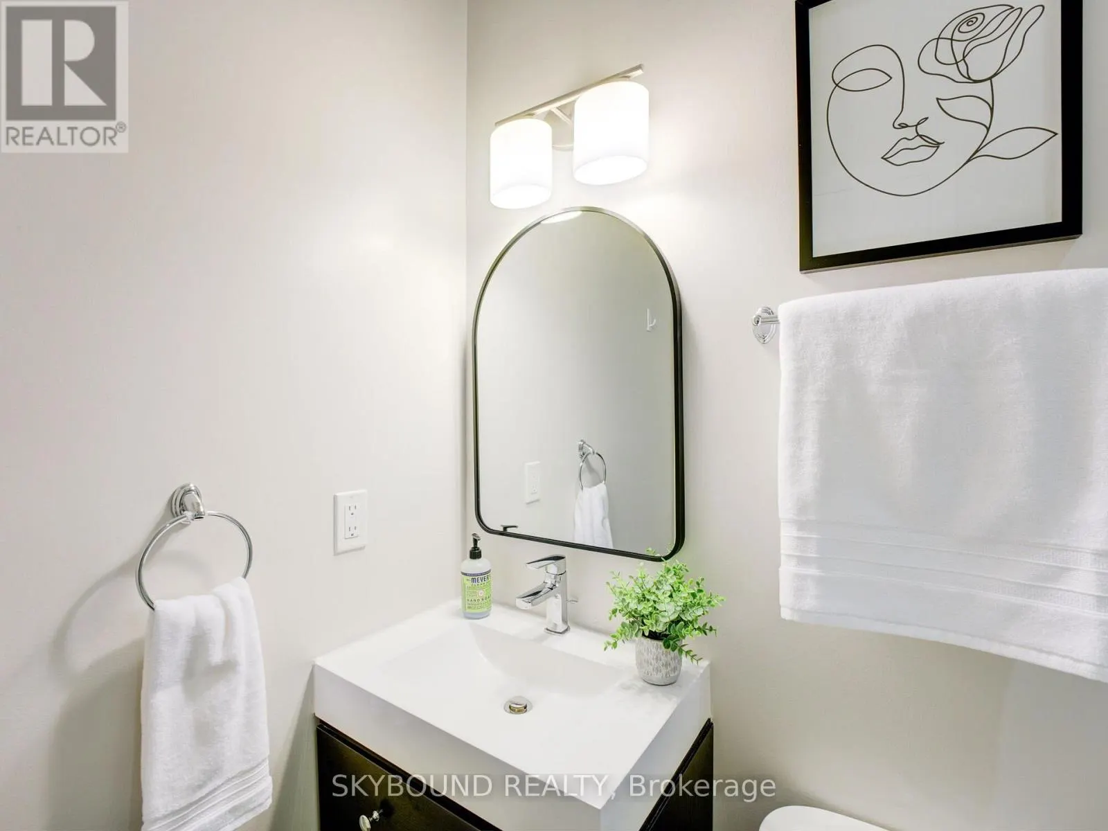 302 - 1003 QUEEN STREET E