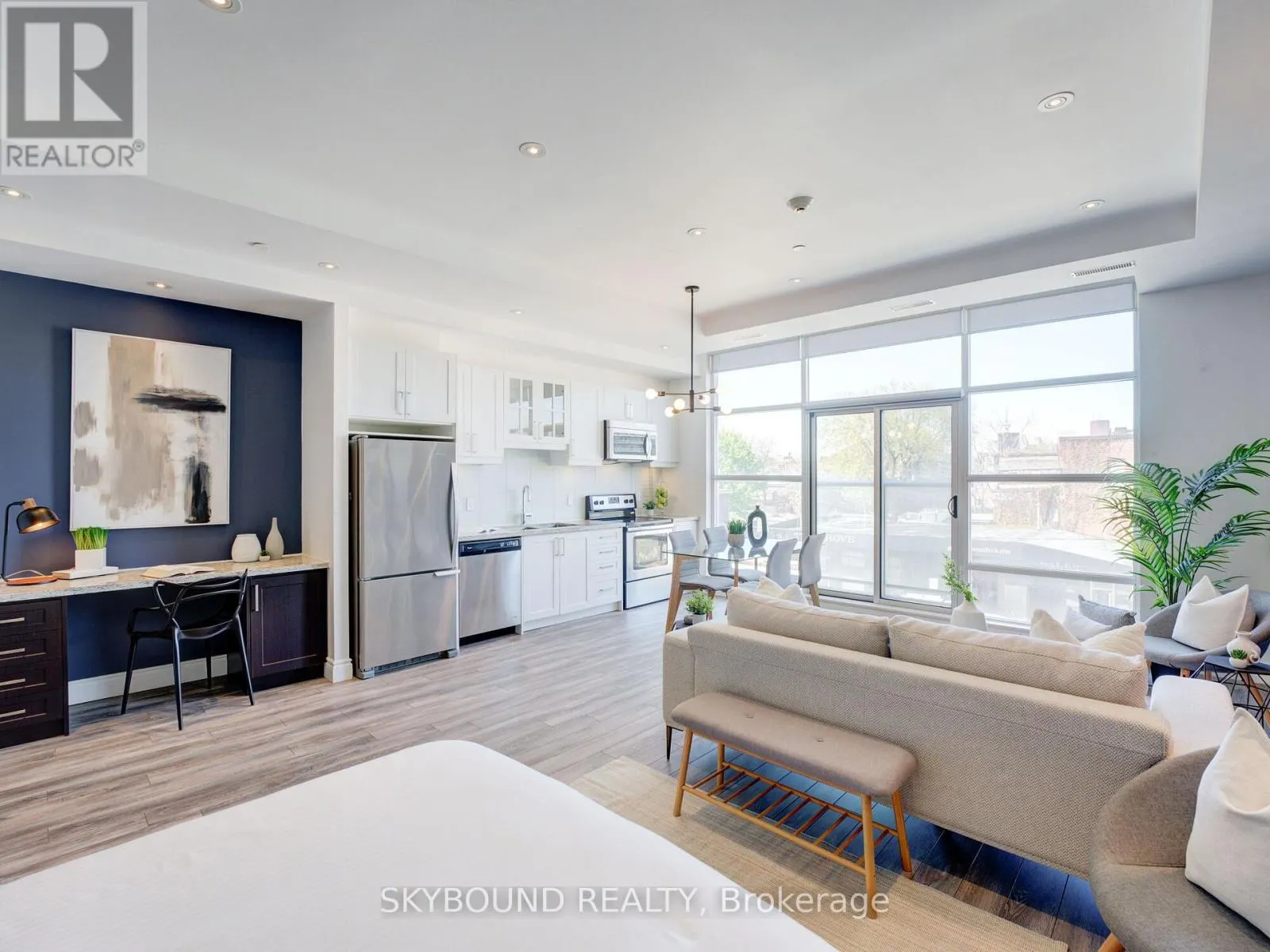 302 - 1003 QUEEN STREET E