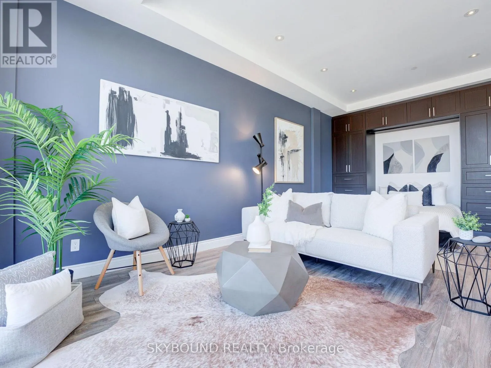 302 - 1003 QUEEN STREET E