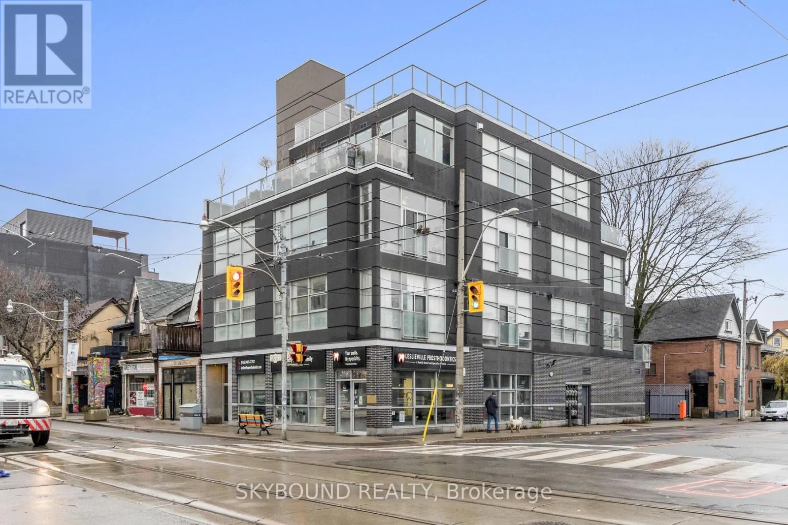 302 - 1003 QUEEN STREET E