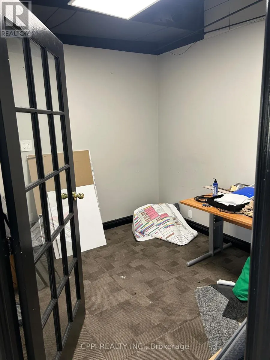 217 - 650 KING STREET E