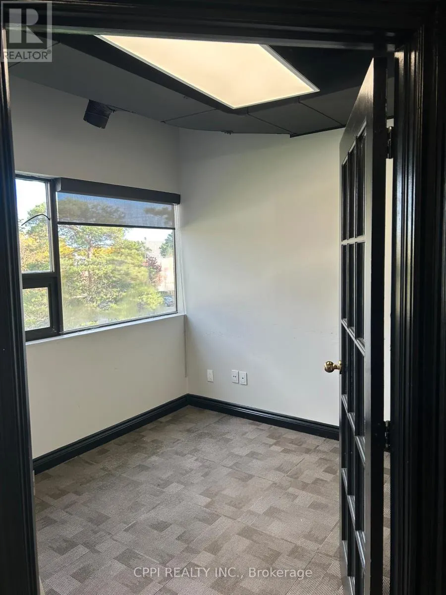 217 - 650 KING STREET E